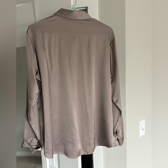 Abercrombie women’s satin button down. Never worn! - Picture 2 of 3